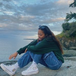 Meet your Posher, Claudia